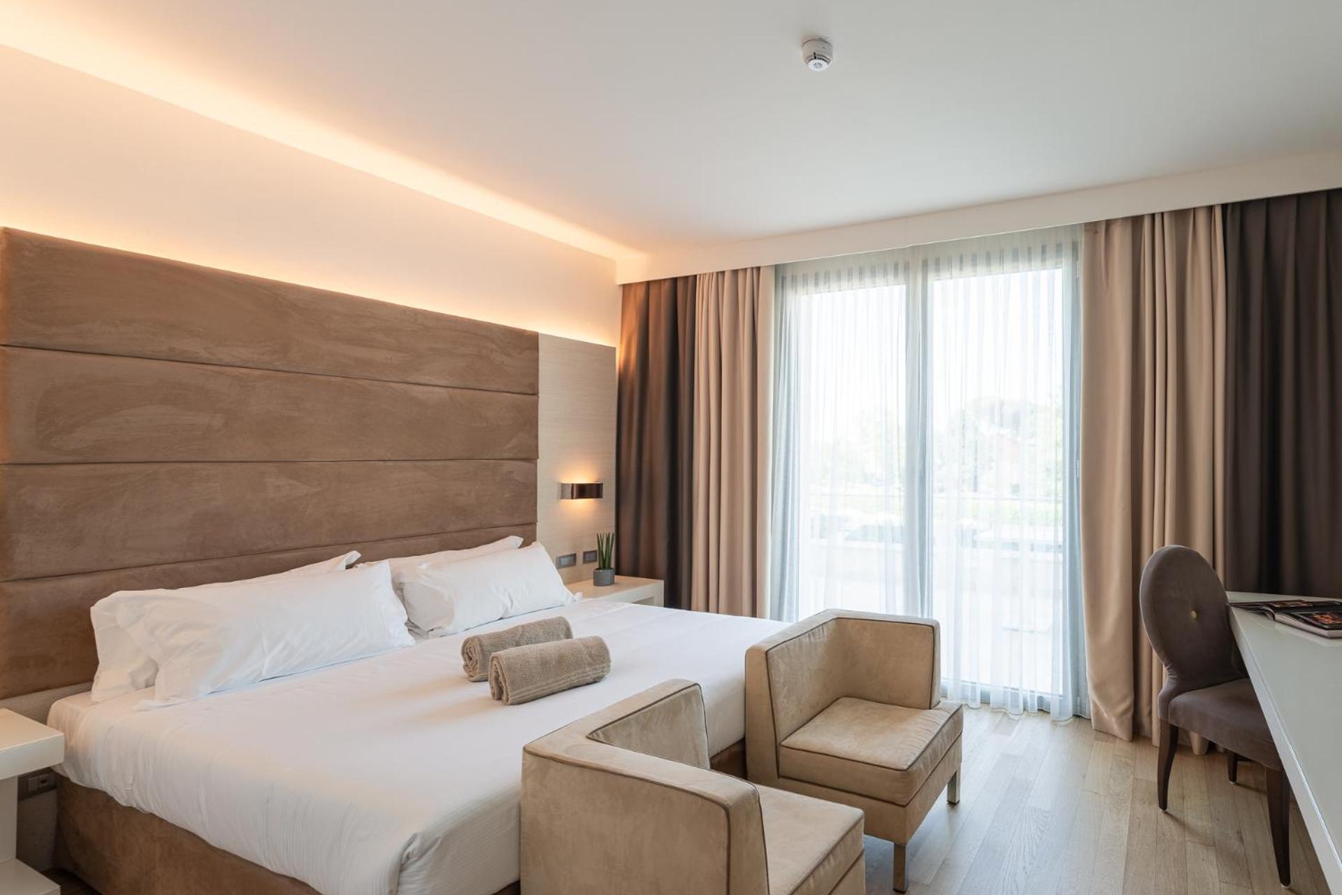 Superior Double or Twin Room with Terrace
