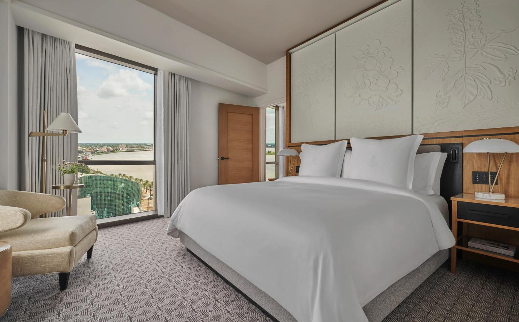 Accessible Mobility Deluxe Four Seasons Executive Suite River View King
