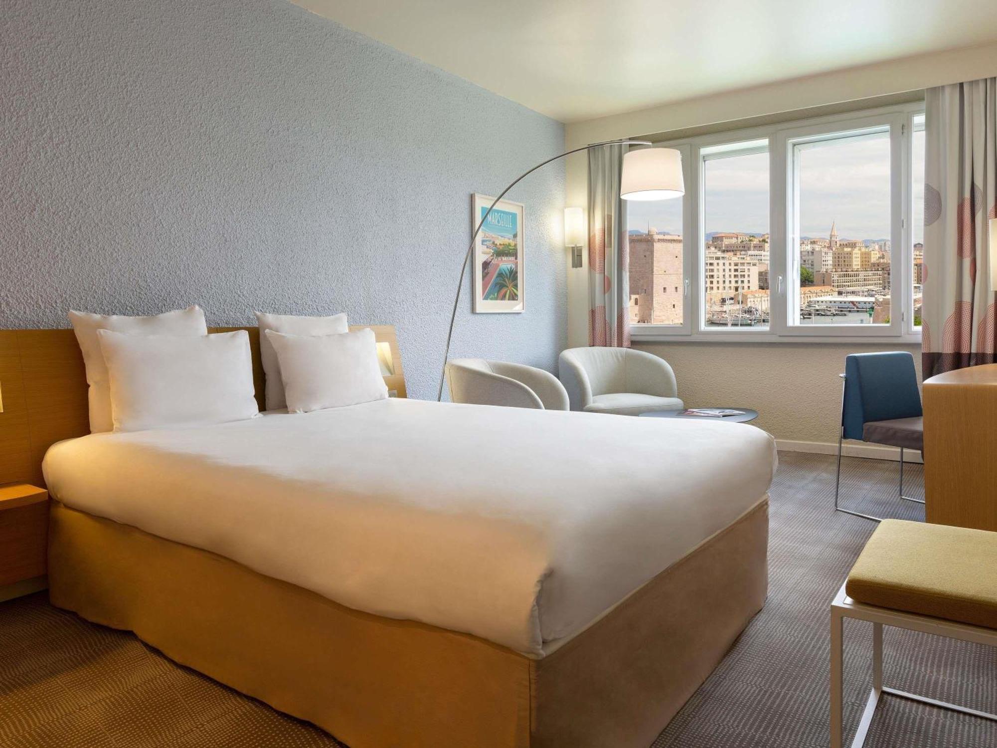 Deluxe Queen Room with Harbour View