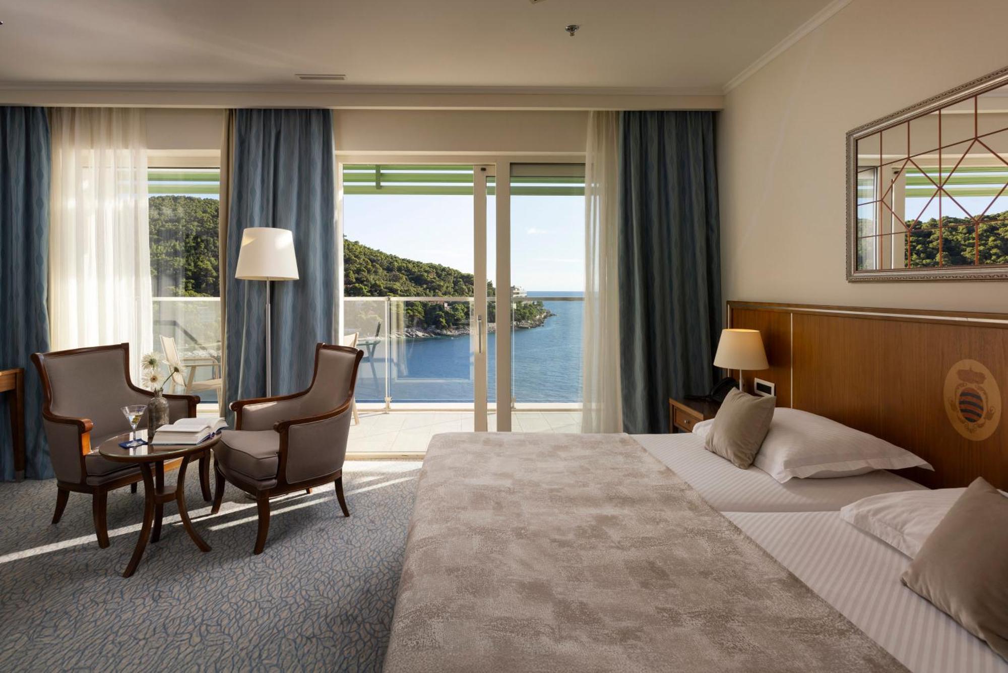 Double or Twin Room with Balcony and Sea View