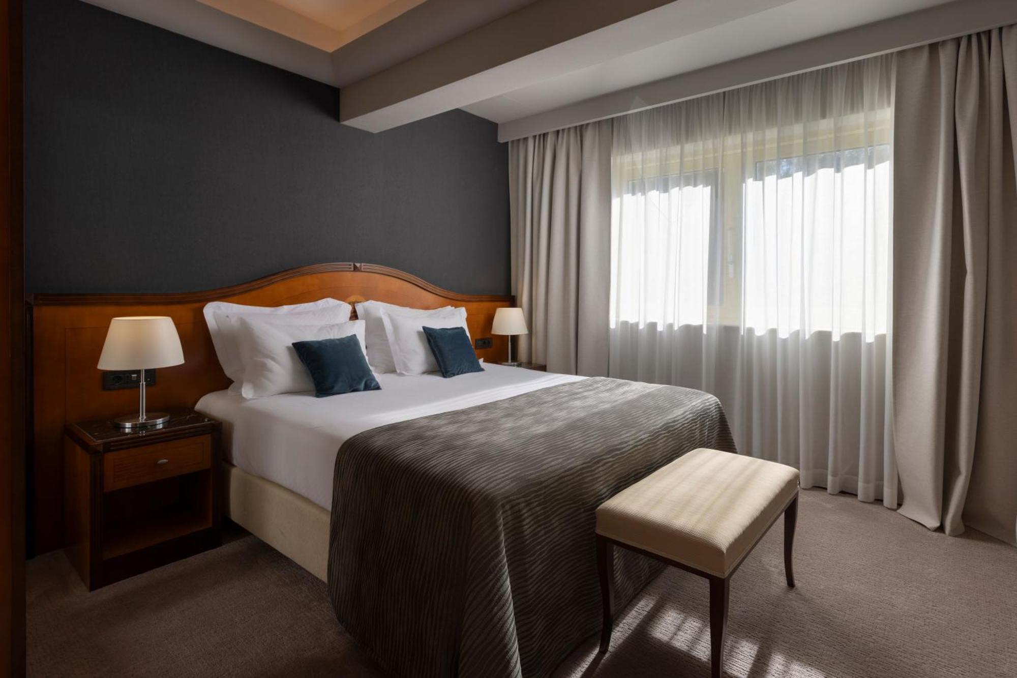 Deluxe Suite with Terrace and Sea View