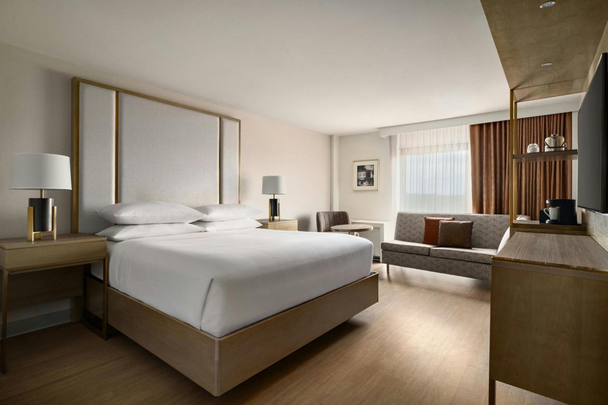 King Room - Mobility and Hearing Accessible with Roll-in Shower
