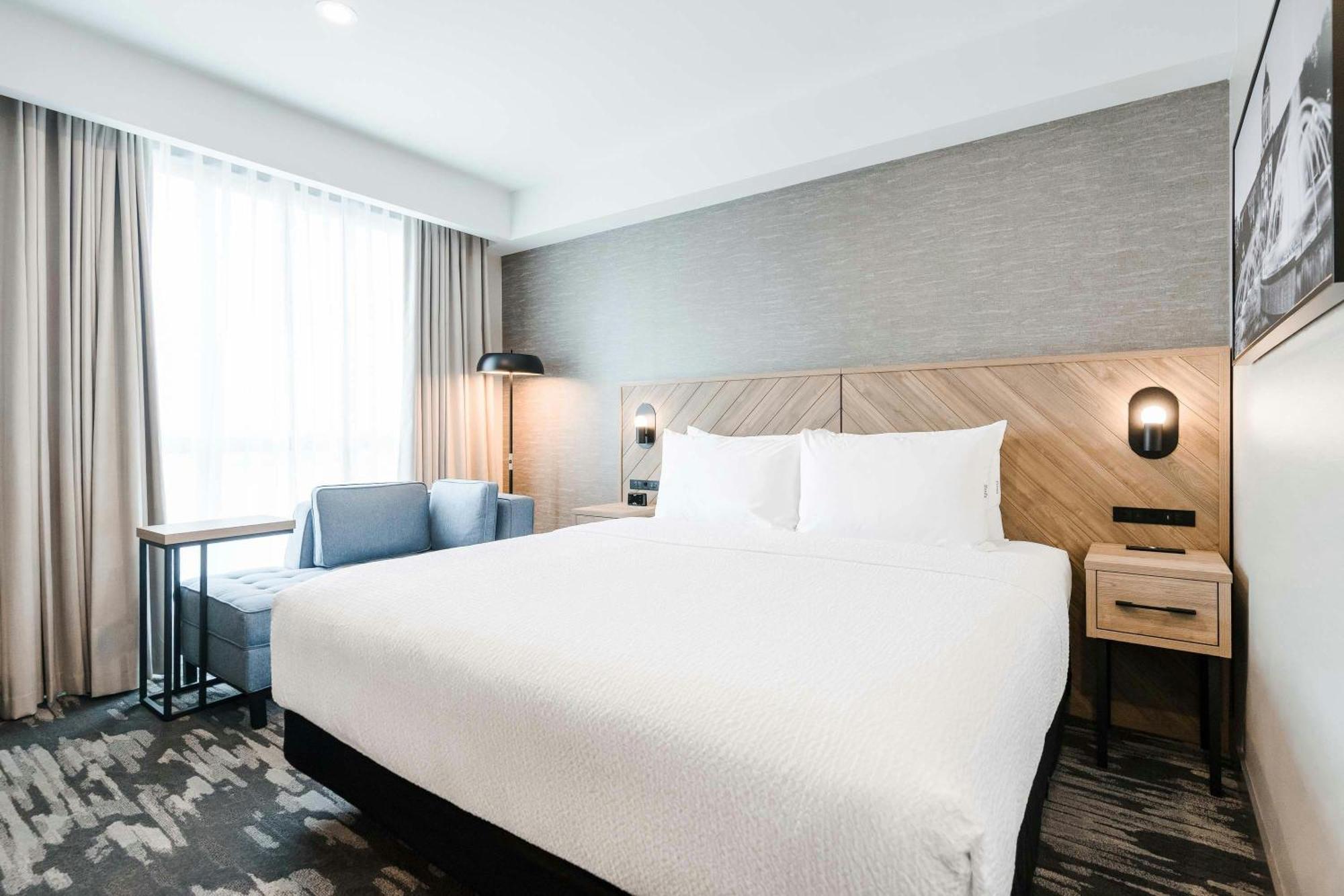 Standard Room, 1 King Bed