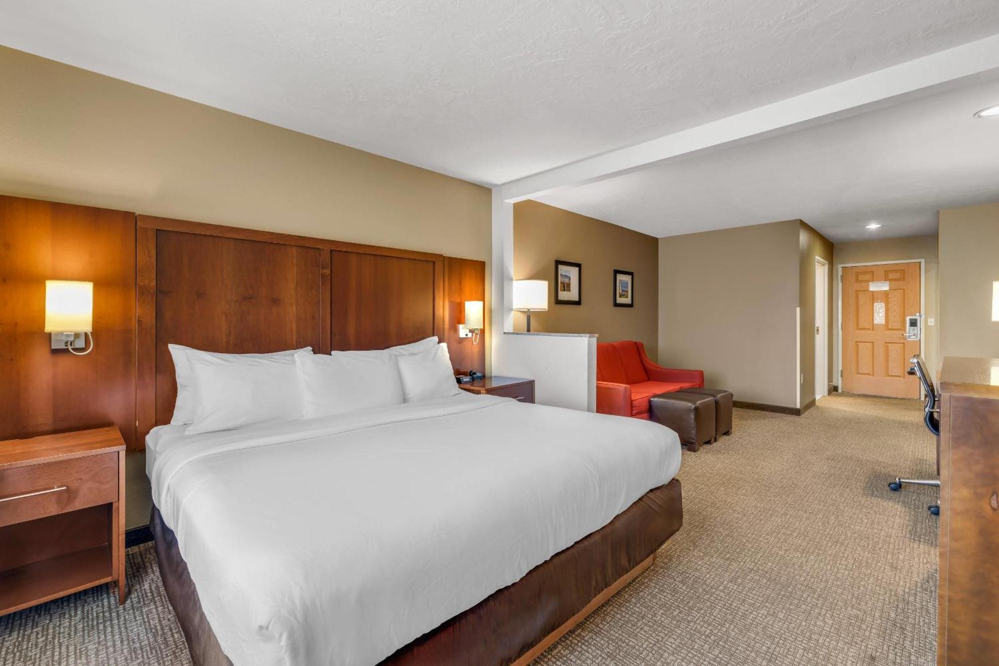 King Suite - Accessible/Non-Smoking