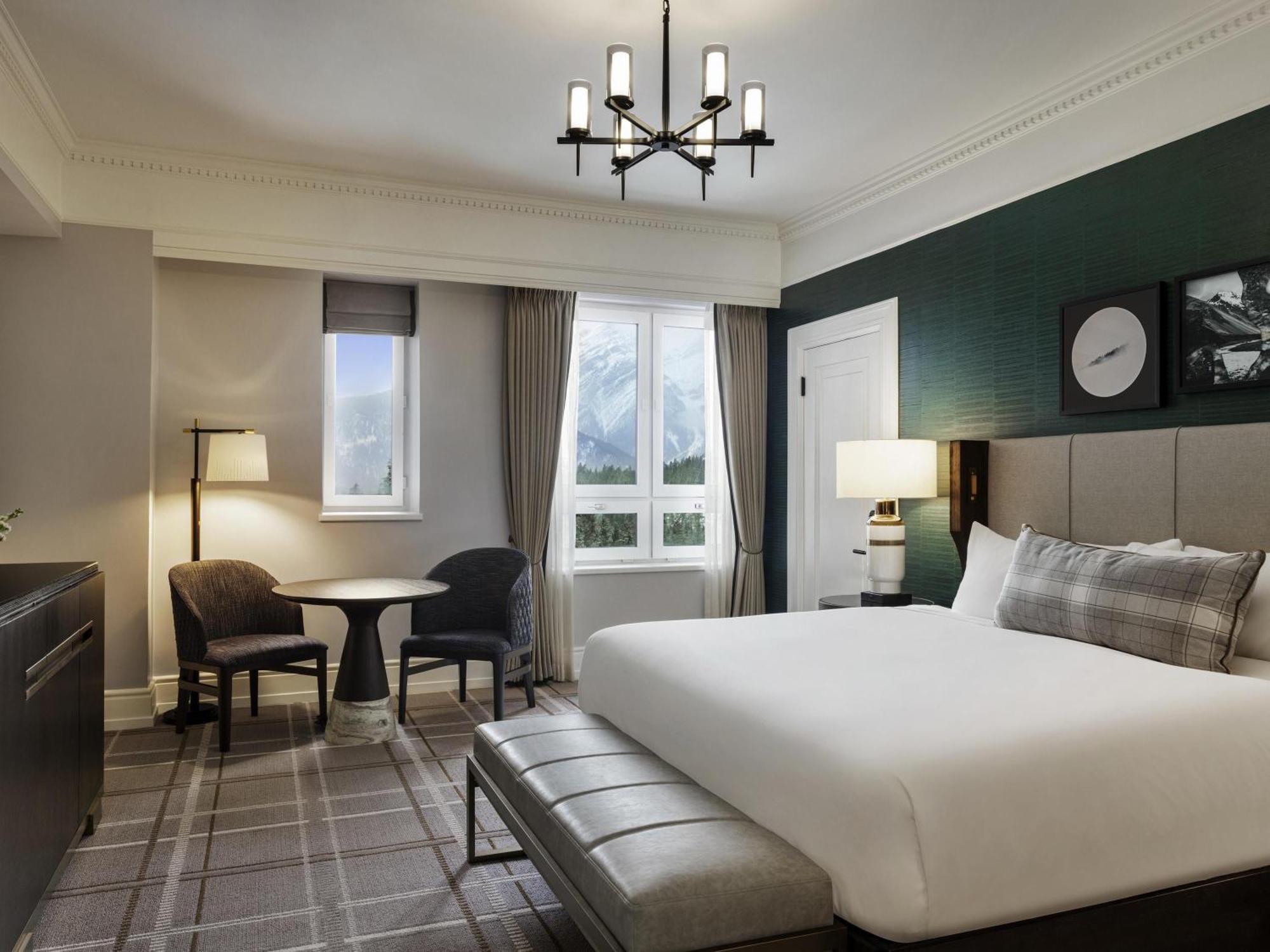 Deluxe 1 King Room
