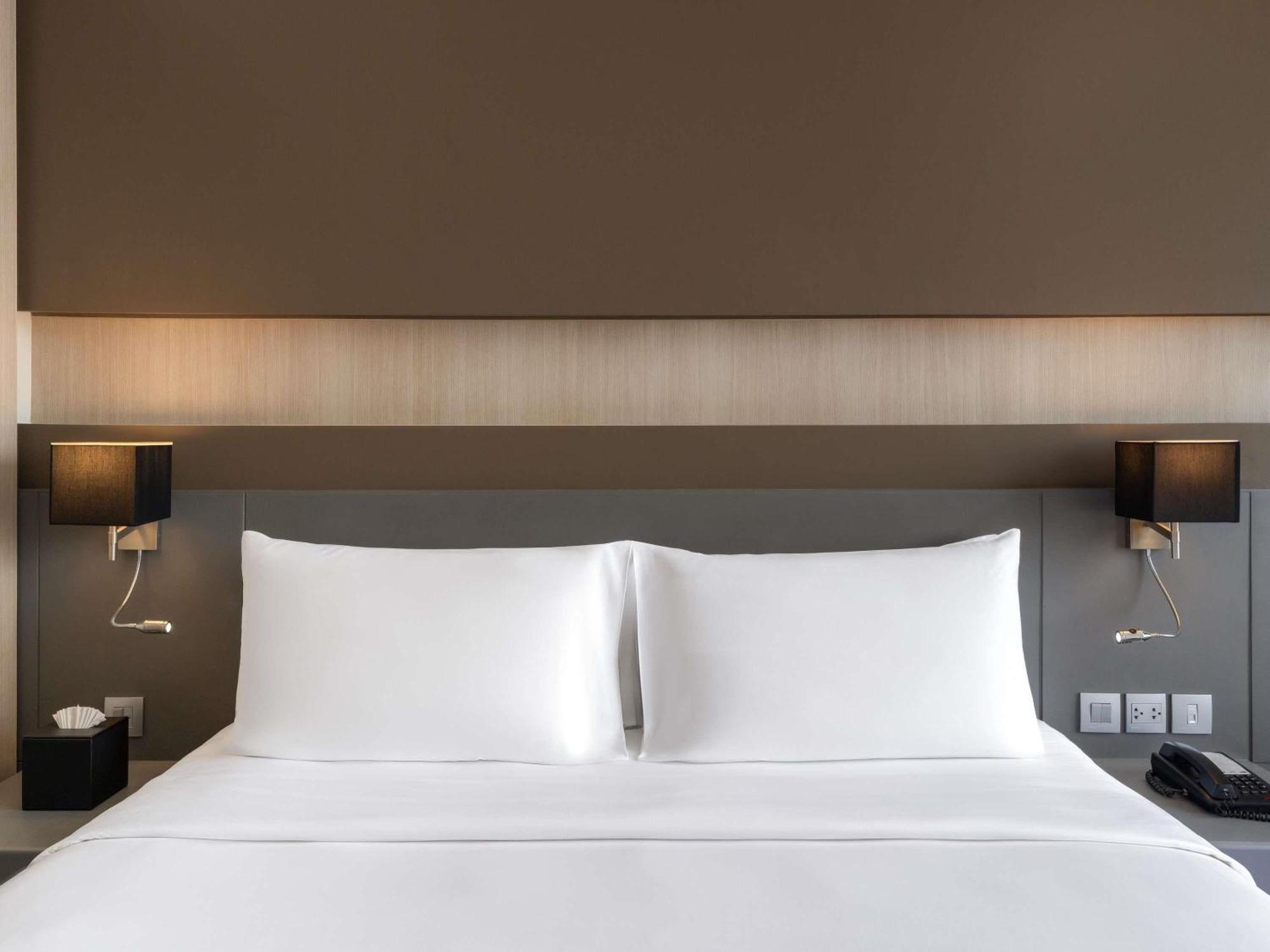 Deluxe Room with 1 queen bed, High floor