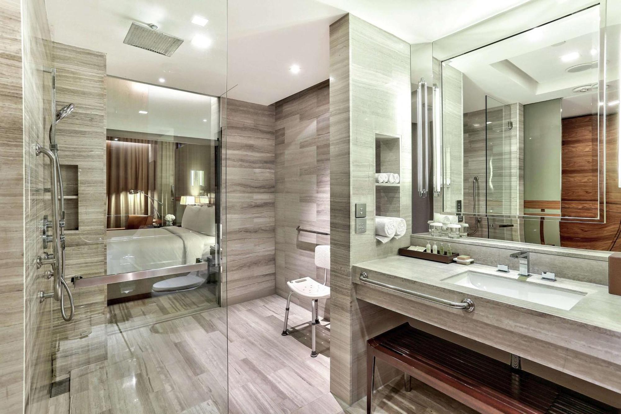 Deluxe King Room - Mobility Accessible