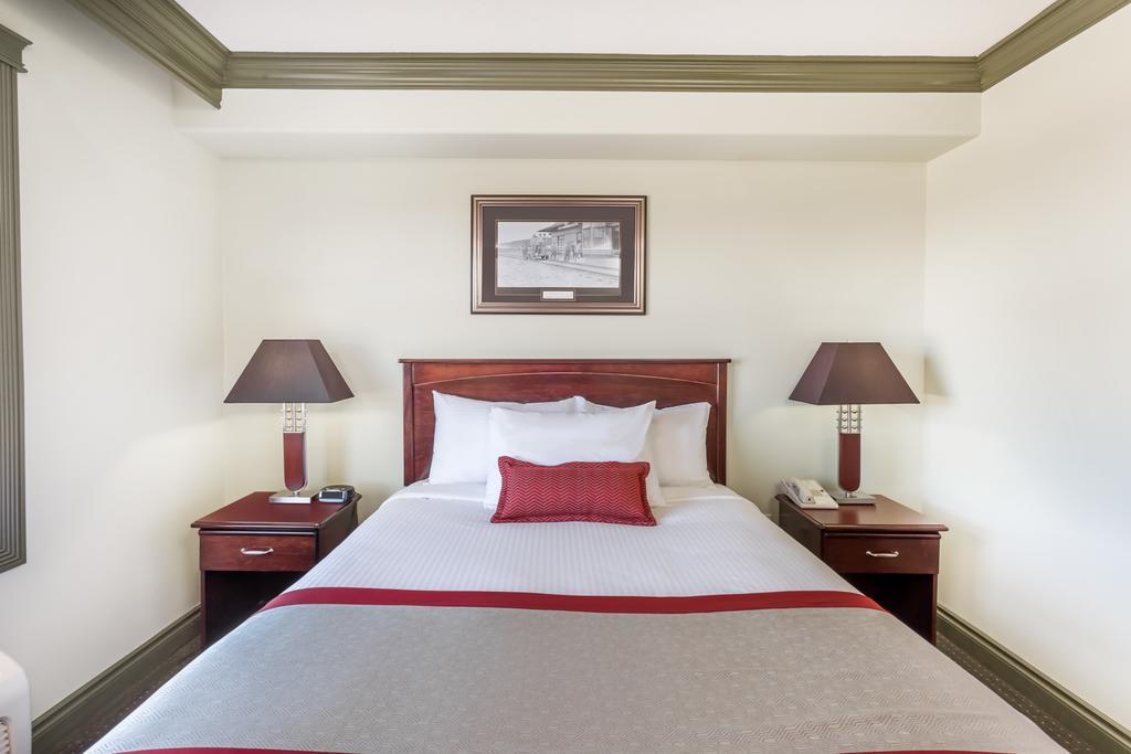 One-Bedroom Suite Queen Bed Non-Smoking,343835296:JPEG