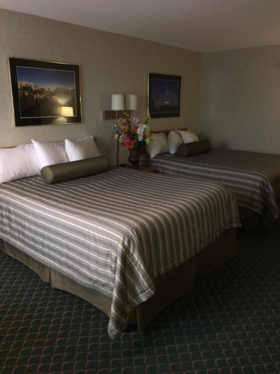 Queen Room Two Queen Beds Non-Smoking,1703554385:JPEG