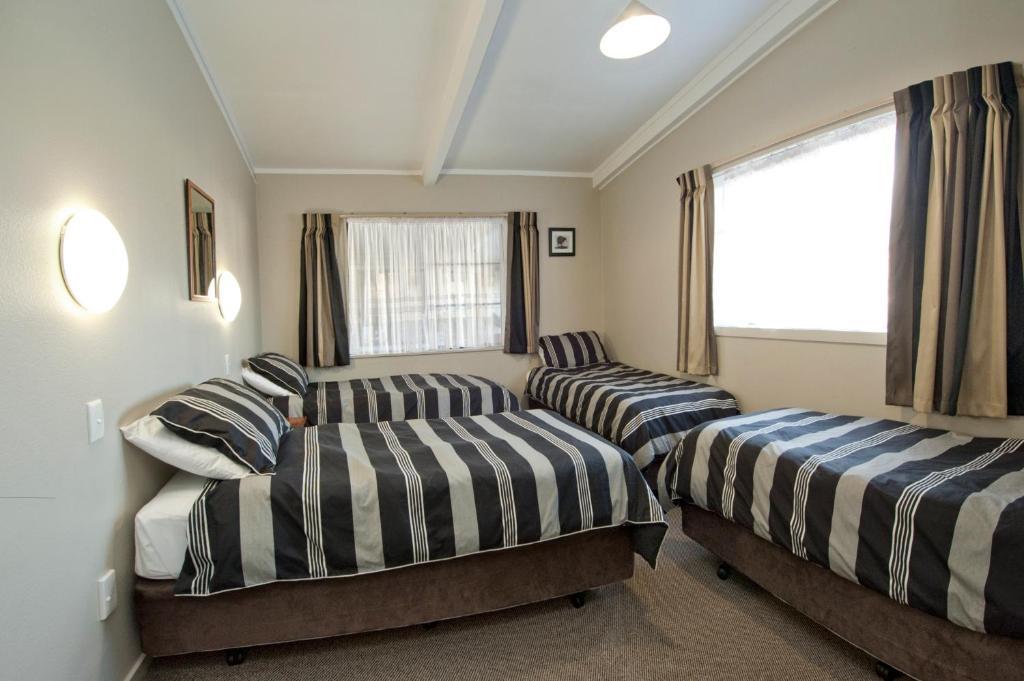 Two-Bedroom Apartment,705675988:JPEG