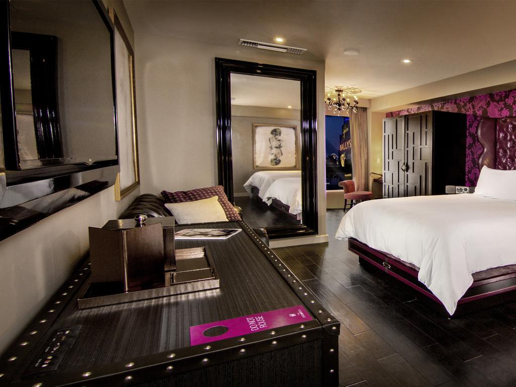 Luxury Queen Room with Two Queen Beds  - Non-Smoking,425015004:JPEG