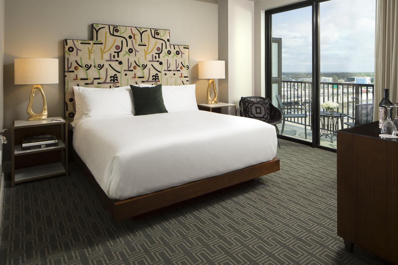 Balcony Corner Suite King