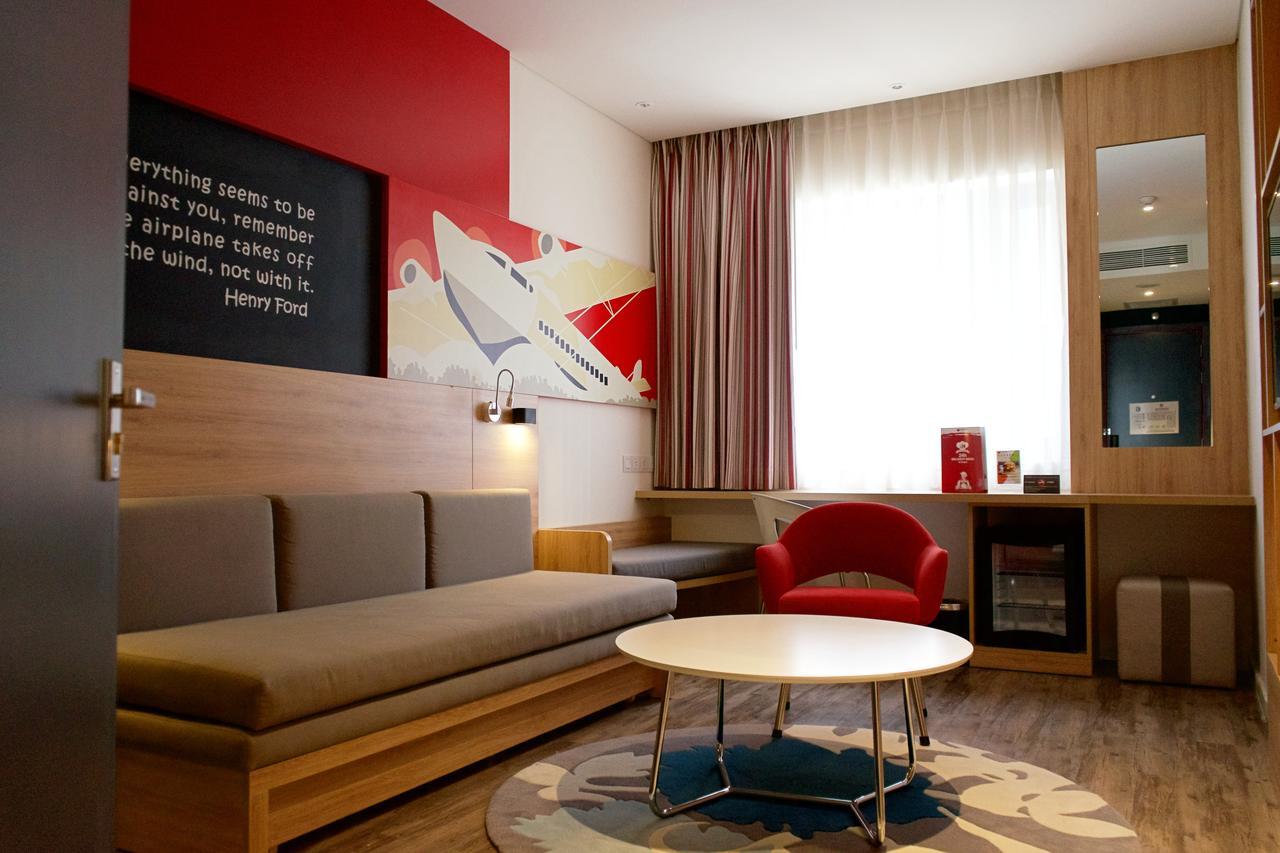 Queen Studio - Complimentary Round-trip Transfer to International Terminal upon request
