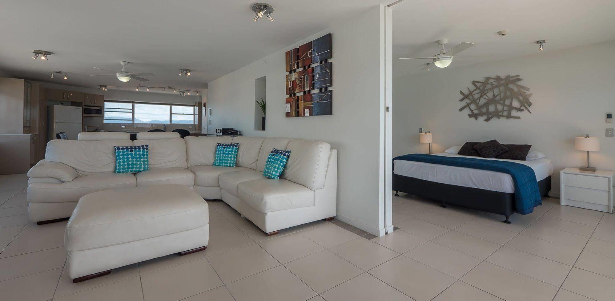 Superior Two-Bedroom Apartment Ocean View,1038144577:JPEG