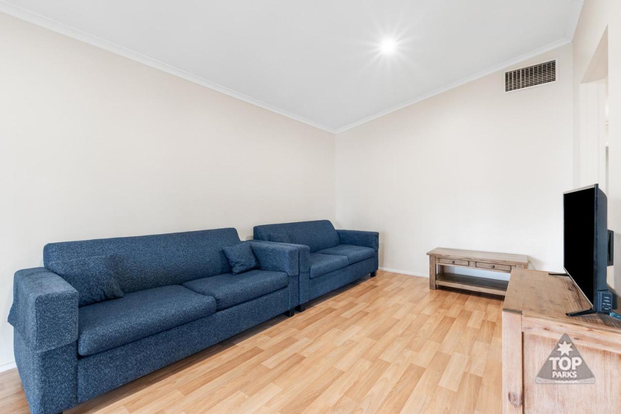 Two-Bedroom Cottage,728597227:JPEG