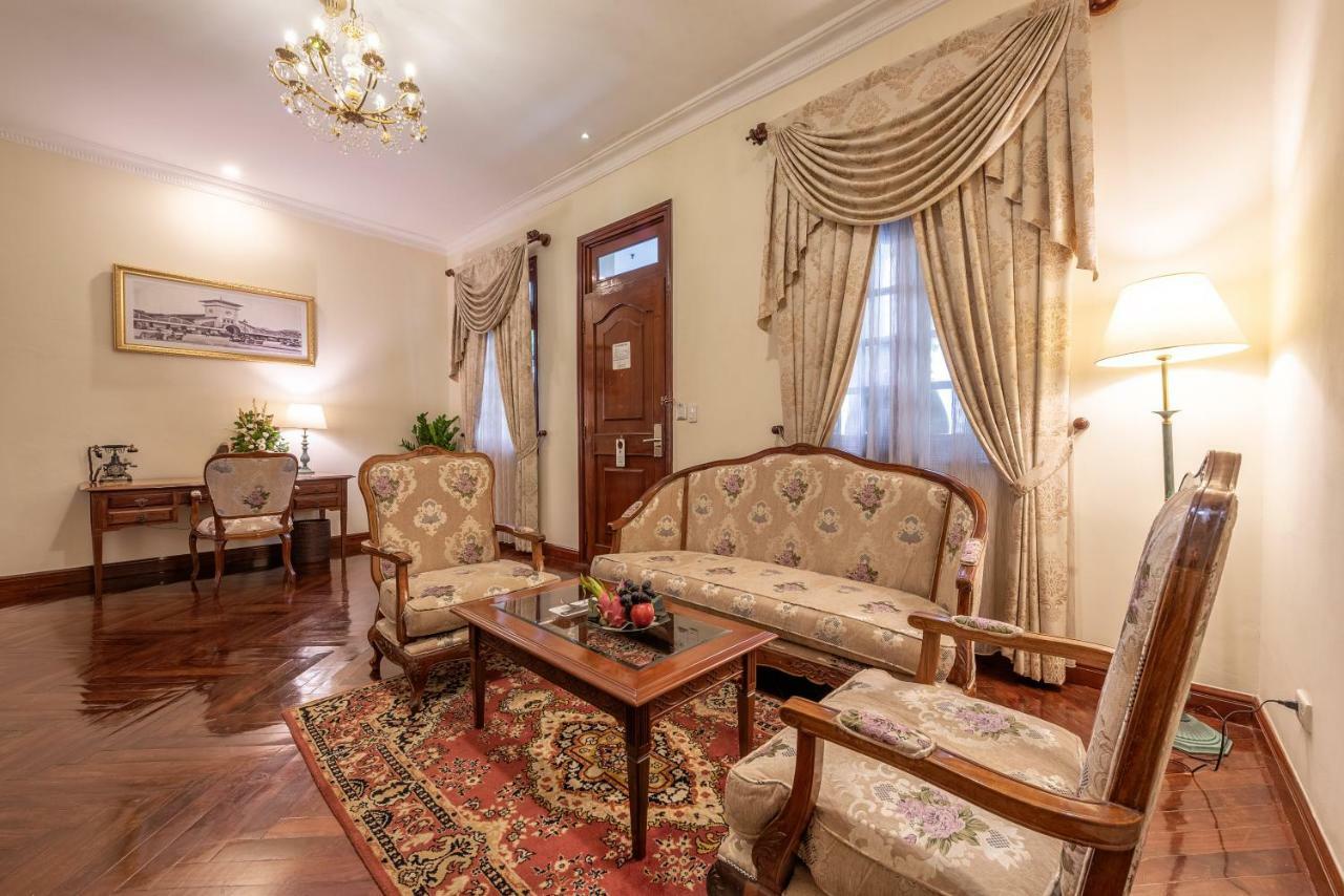 Grand Executive Suite Twin City View or Balcony View