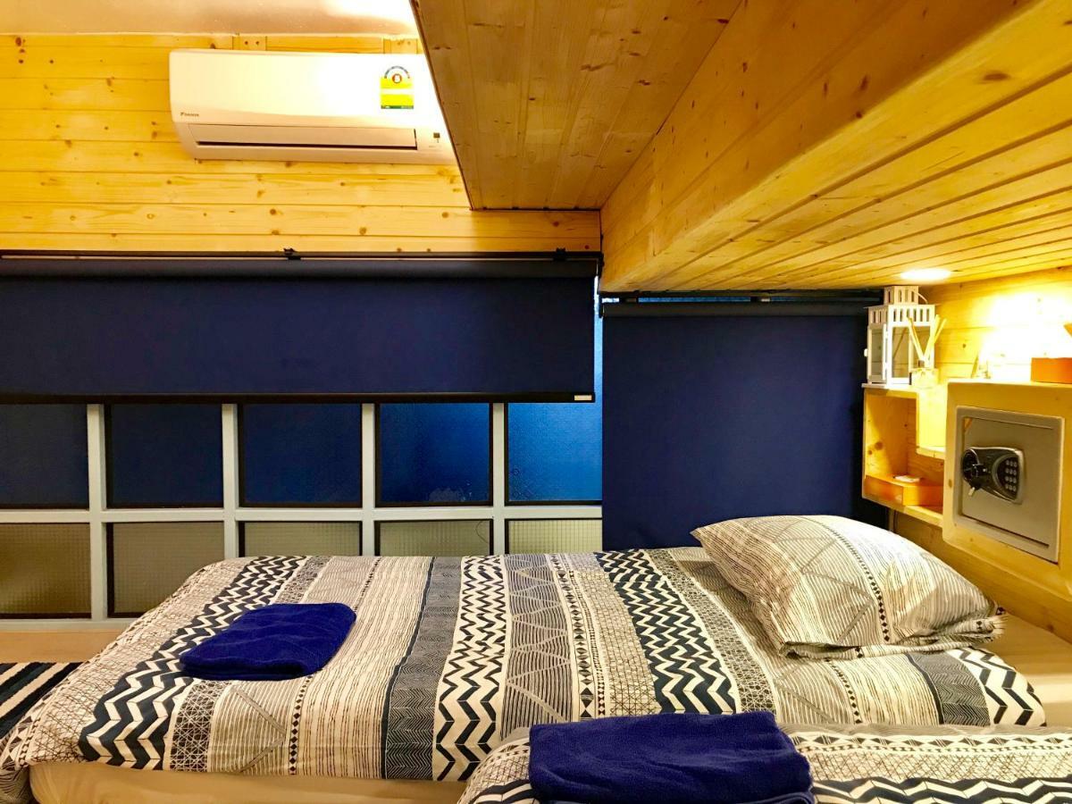 Twin Room with Shared Bathroom and Toilet (2 futons)