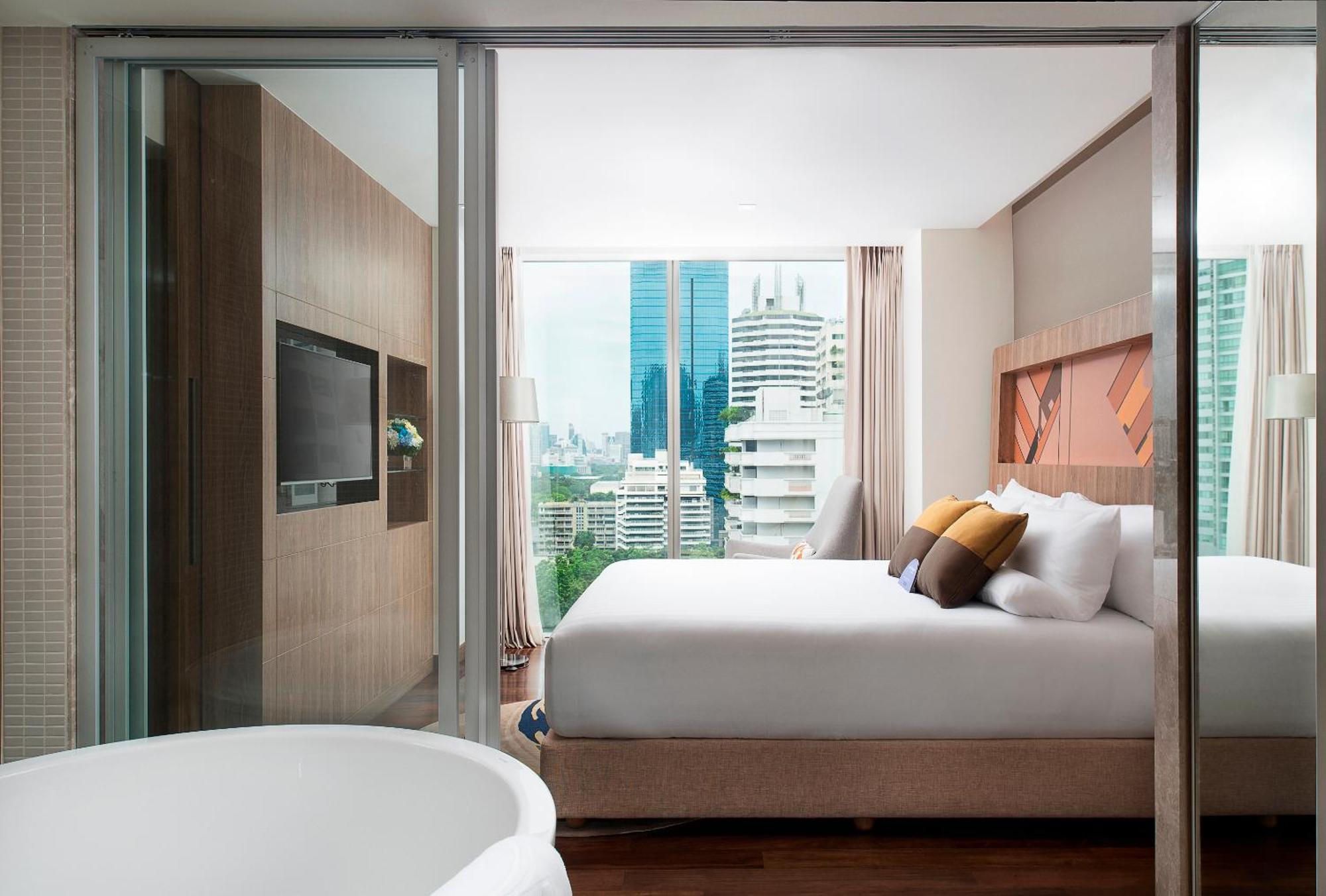 Executive Suite with Lounge Access