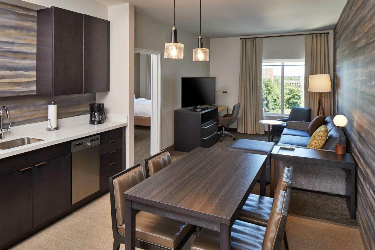 1 Bedroom Suite, 2 Queen, Sofa bed,909921808:JPEG