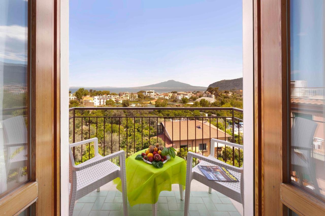 Double or Twin Room with Sea View