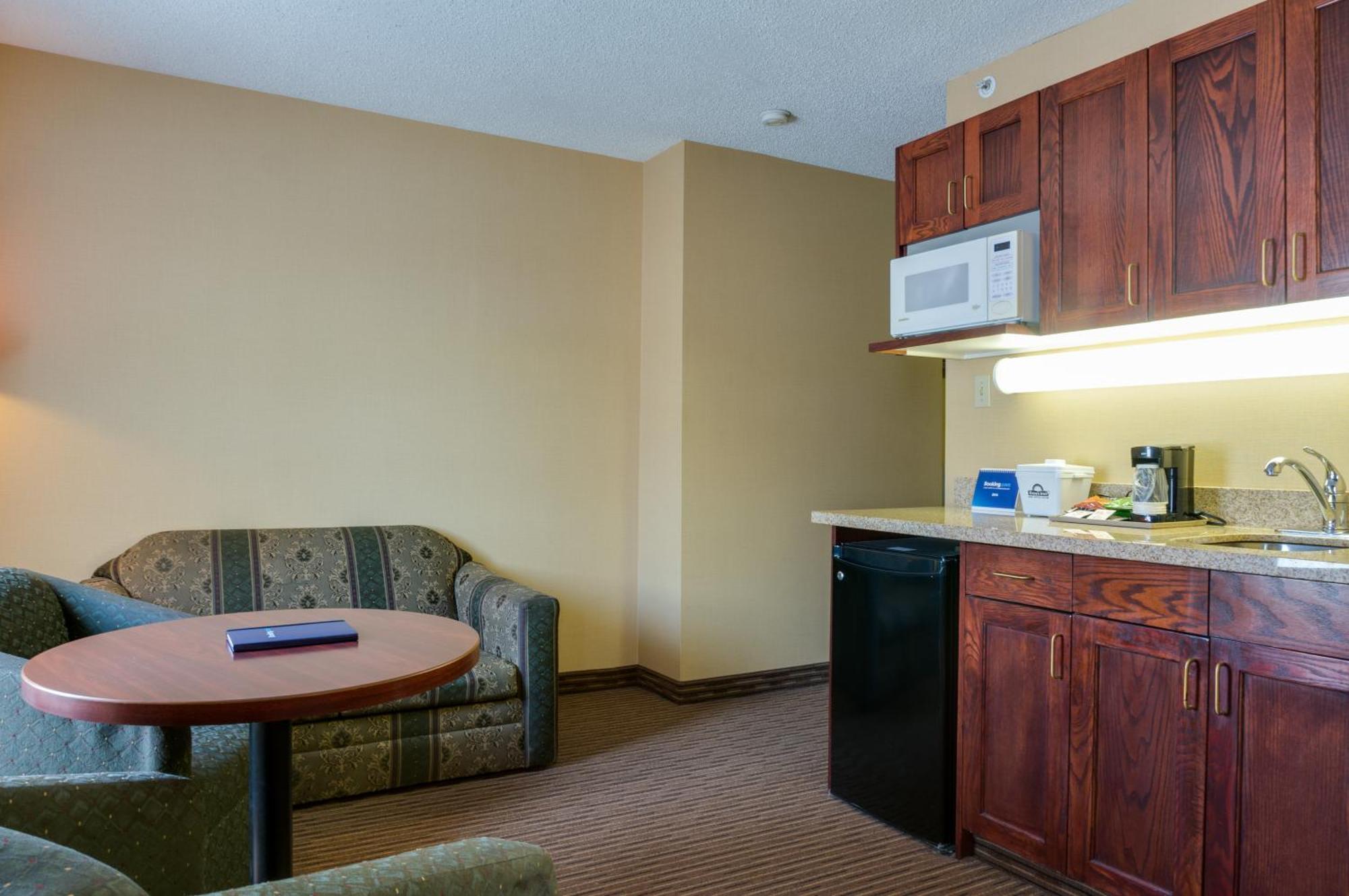 Deluxe Queen Room with Two Queen Beds - Non-Smoking