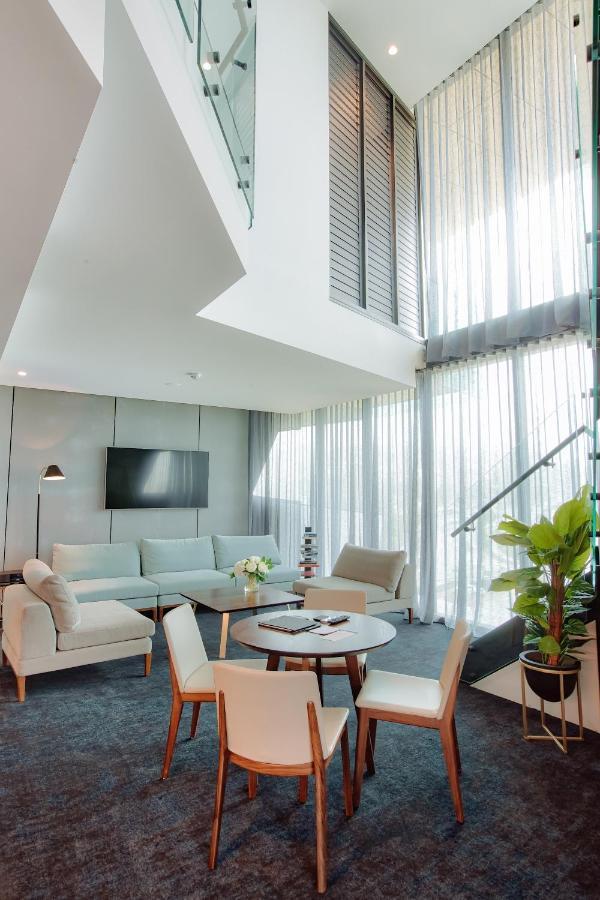 Penthouse Apartment,990247951:JPEG