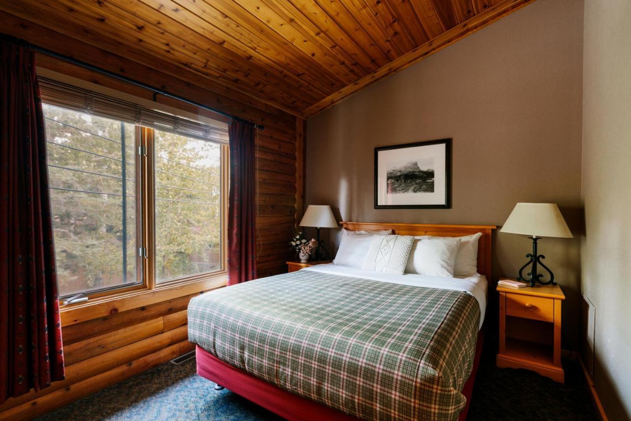Cedar Lodge - 1 Queen bed with sofa bed