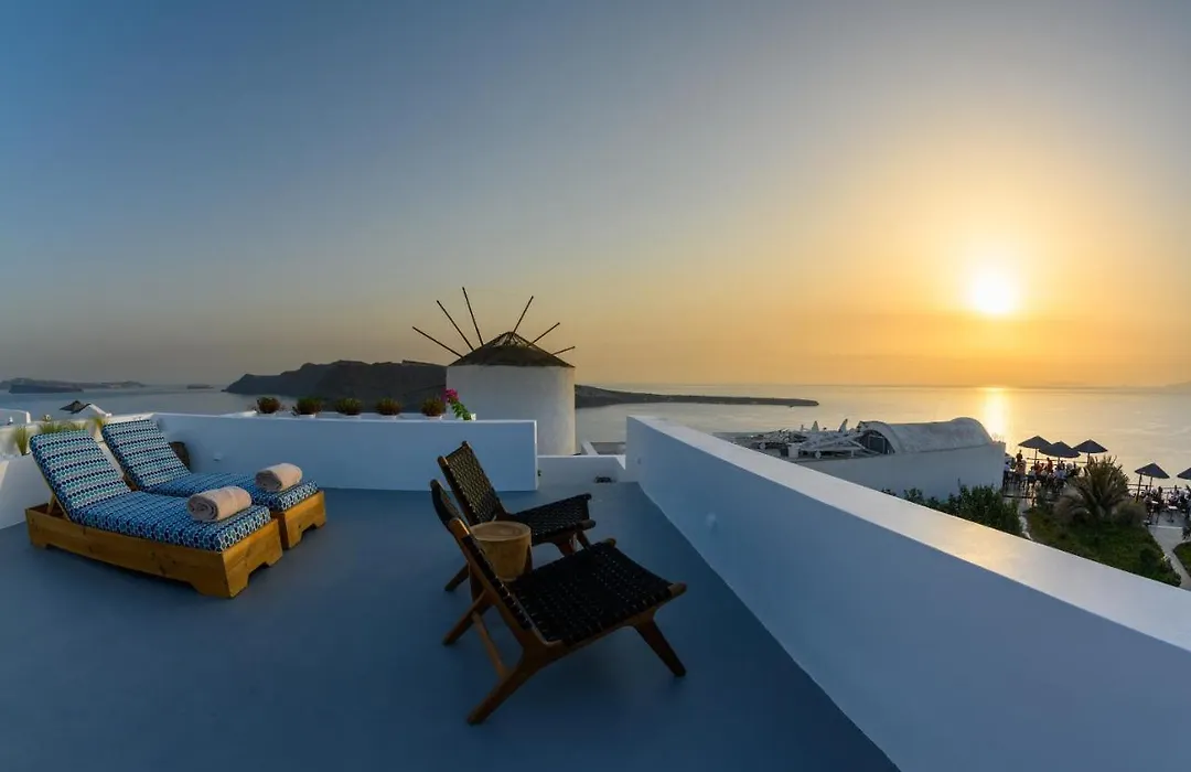 Cape Suite Oia-1