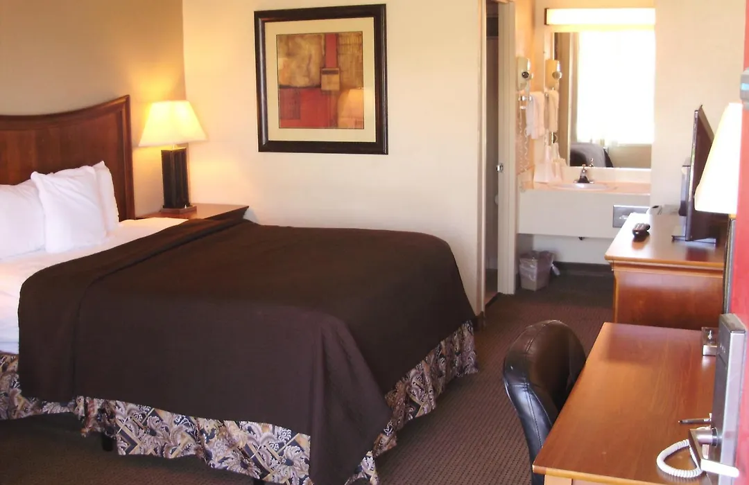 Trade Winds Central Inn-1