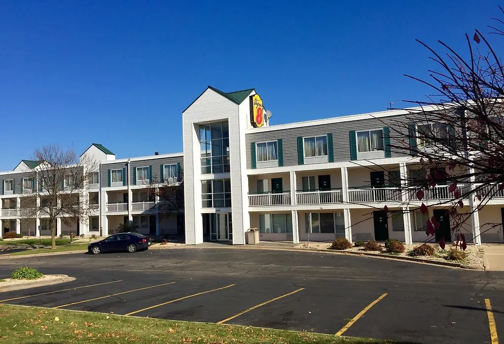 Super 8 By Wyndham Madison East-1