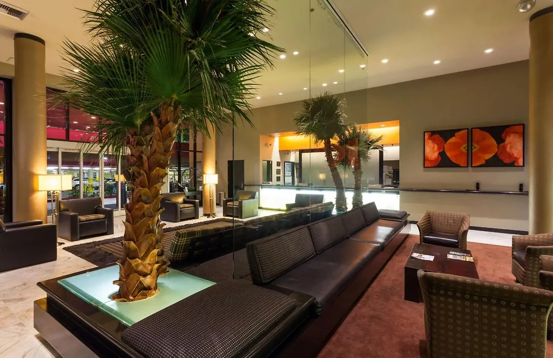 Ramada Plaza By Wyndham West Hollywood Hotel & Suites-1
