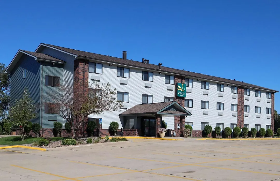 Quality Inn & Suites Bloomington I-55 And I-74-1