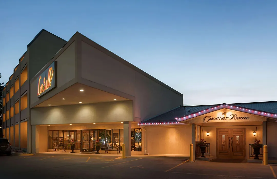 Travelodge By Wyndham Kingston Lasalle Hotel-1