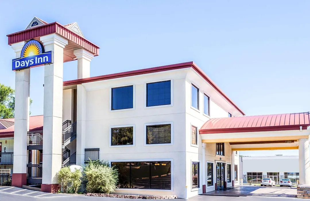 Days Inn By Wyndham Dalton-1