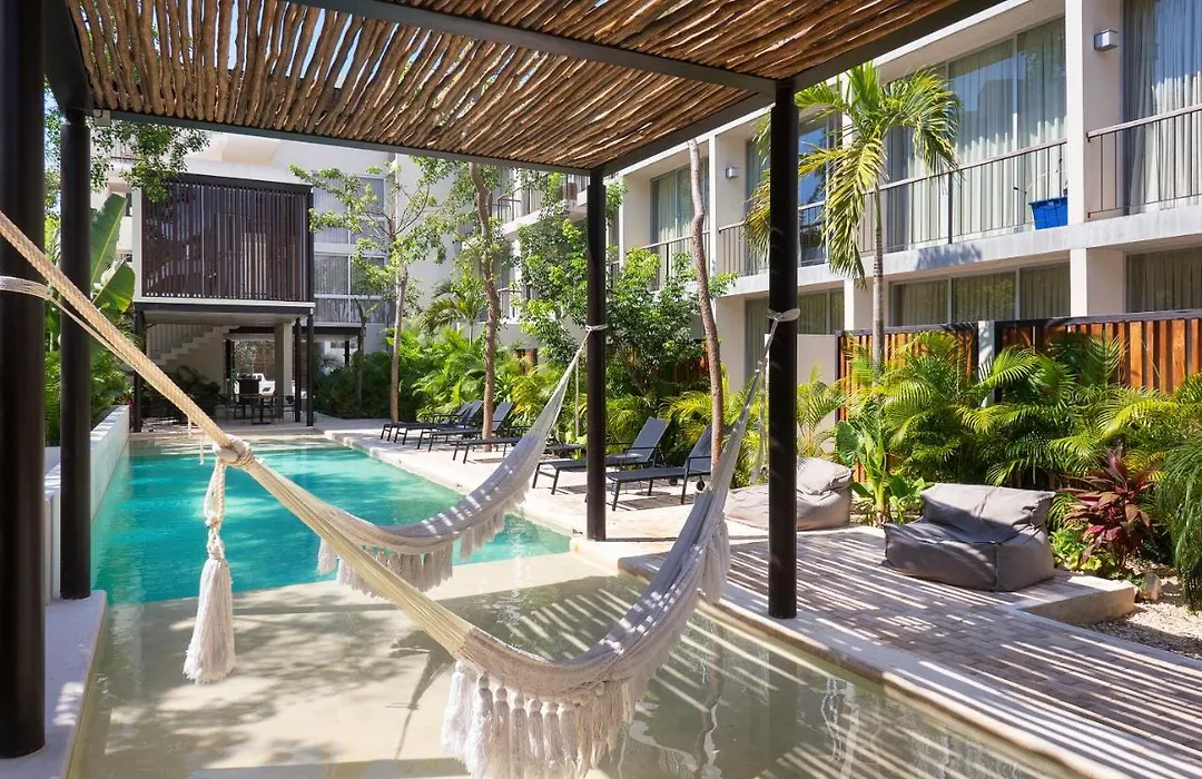 Stylish Condo For 4 Rooftop & Pool Access-1