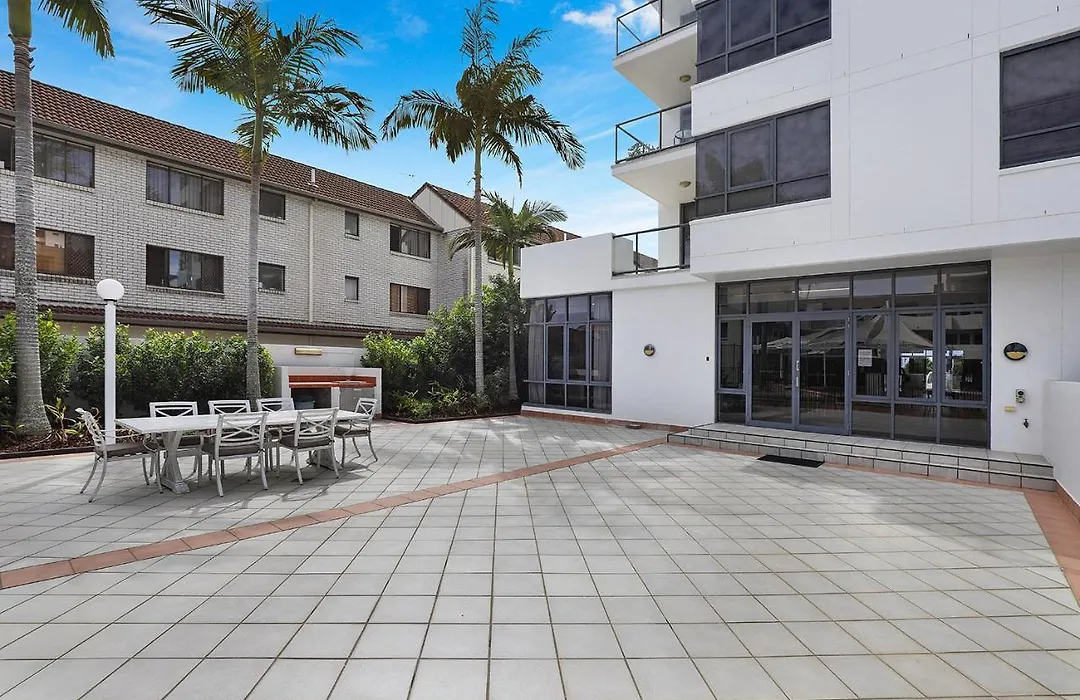 Aqualine Apartments On The Broadwater-1