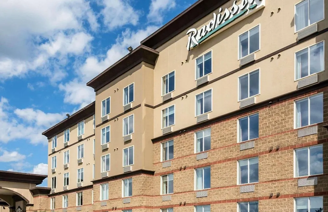 Radisson Hotel & Suites Fort Mcmurray-1