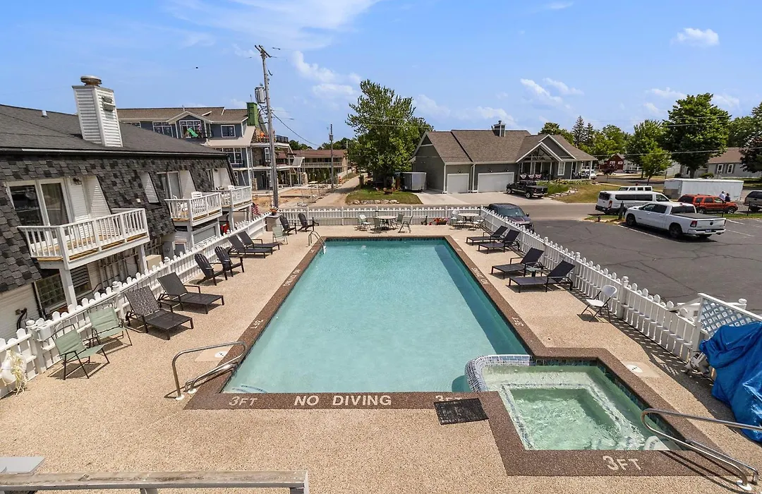 Snyders Shoreline Inn-1
