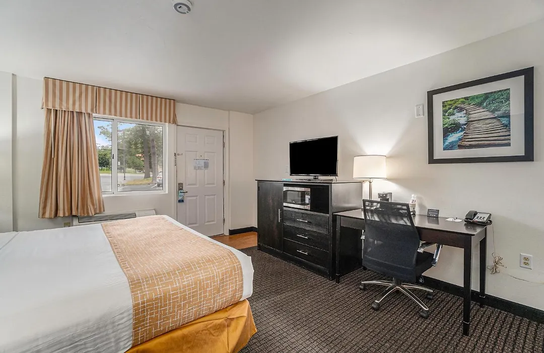 Travelodge By Wyndham Traverse City Mi-1