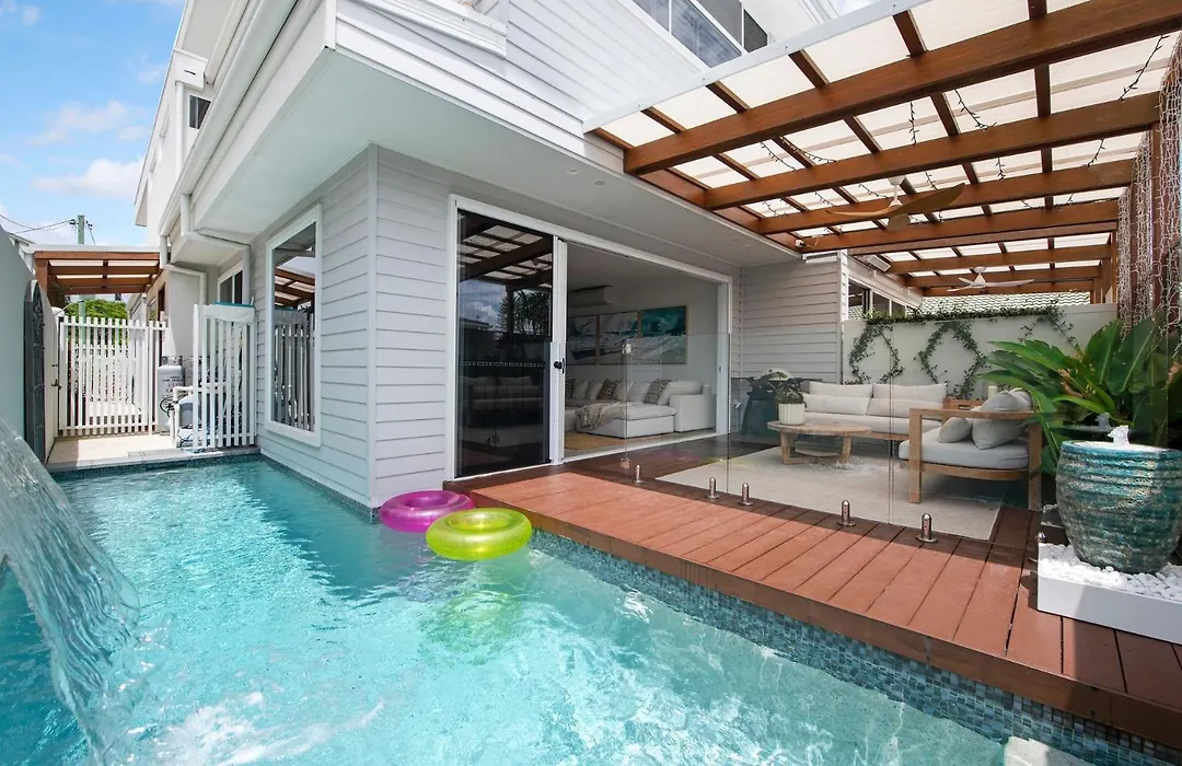 Luxury Tri-Level Duplex In Mermaid Beach - Coasthm-1