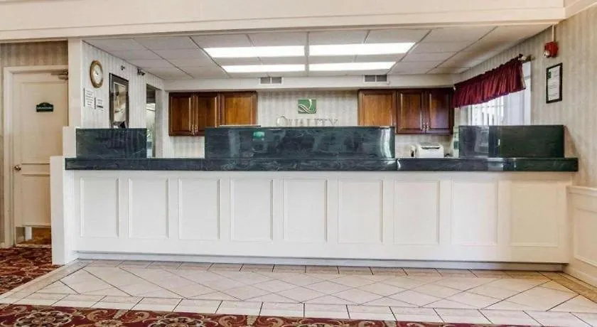 Quality Inn & Suites Des Moines - Merle Hay Road-1