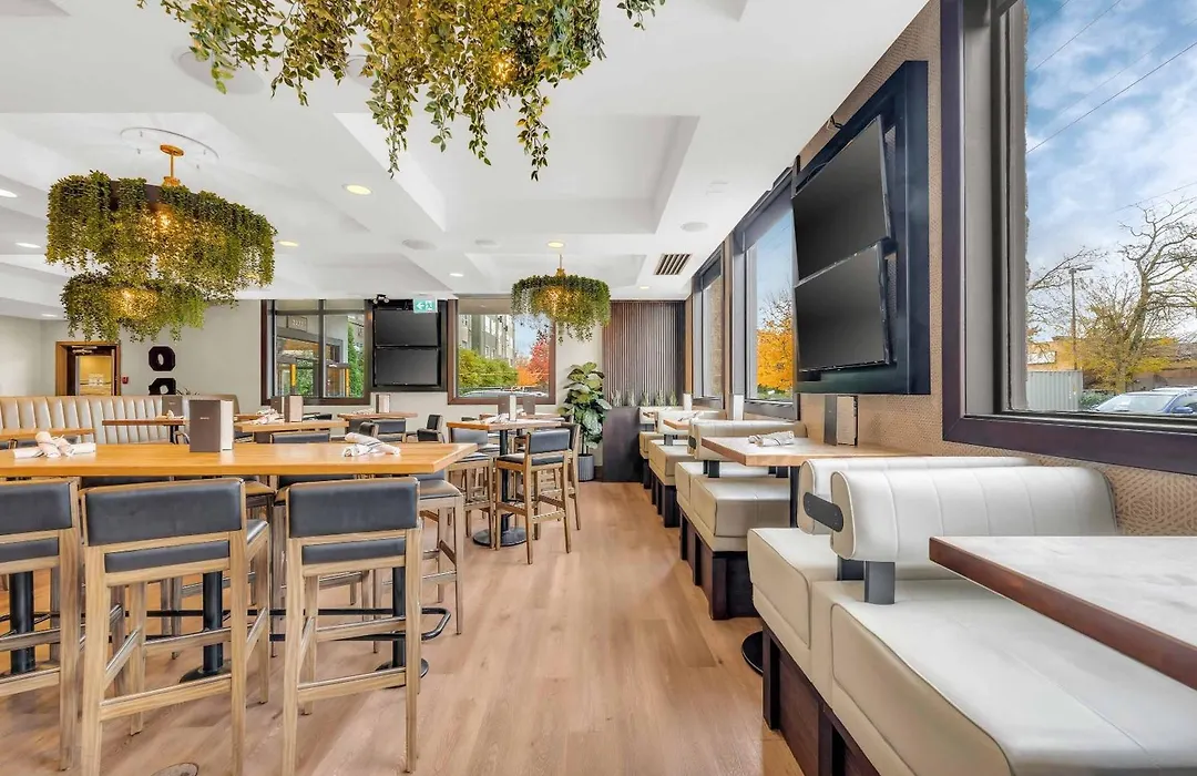 Sandman Hotel & Suites Vancouver Airport-1