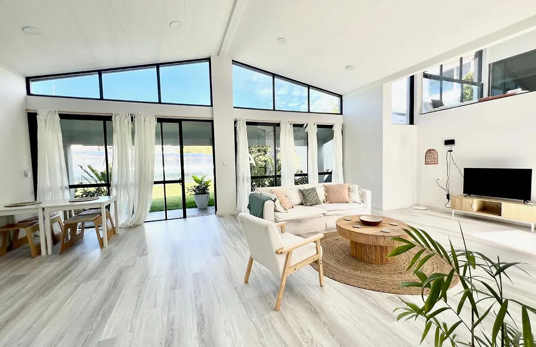 Amazing Ocean Villa Close To Natural Rock Pools-1
