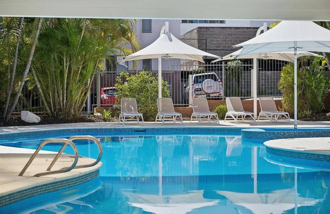 Broadwater Resort Como-1
