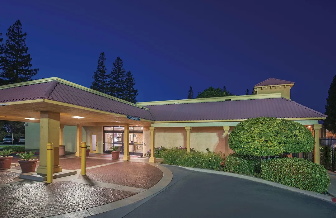 Howard Johnson By Wyndham Sacramento Downtown-1