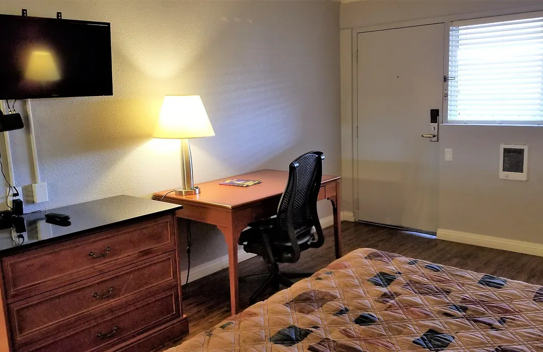 Santa Fe Inn - Pueblo-1