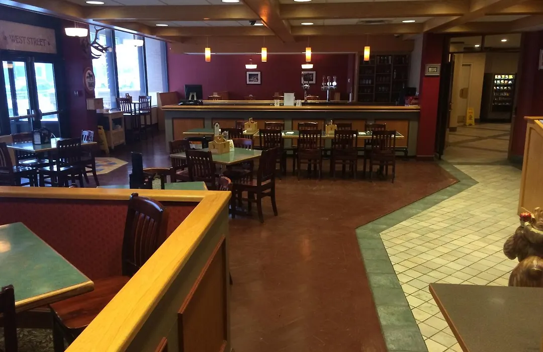 Greenwood Inn & Suites-1