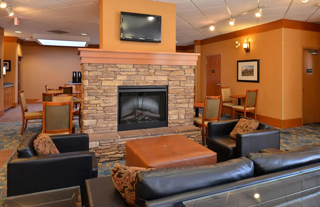 Econo Lodge Inn & Suites Calgary - University-1