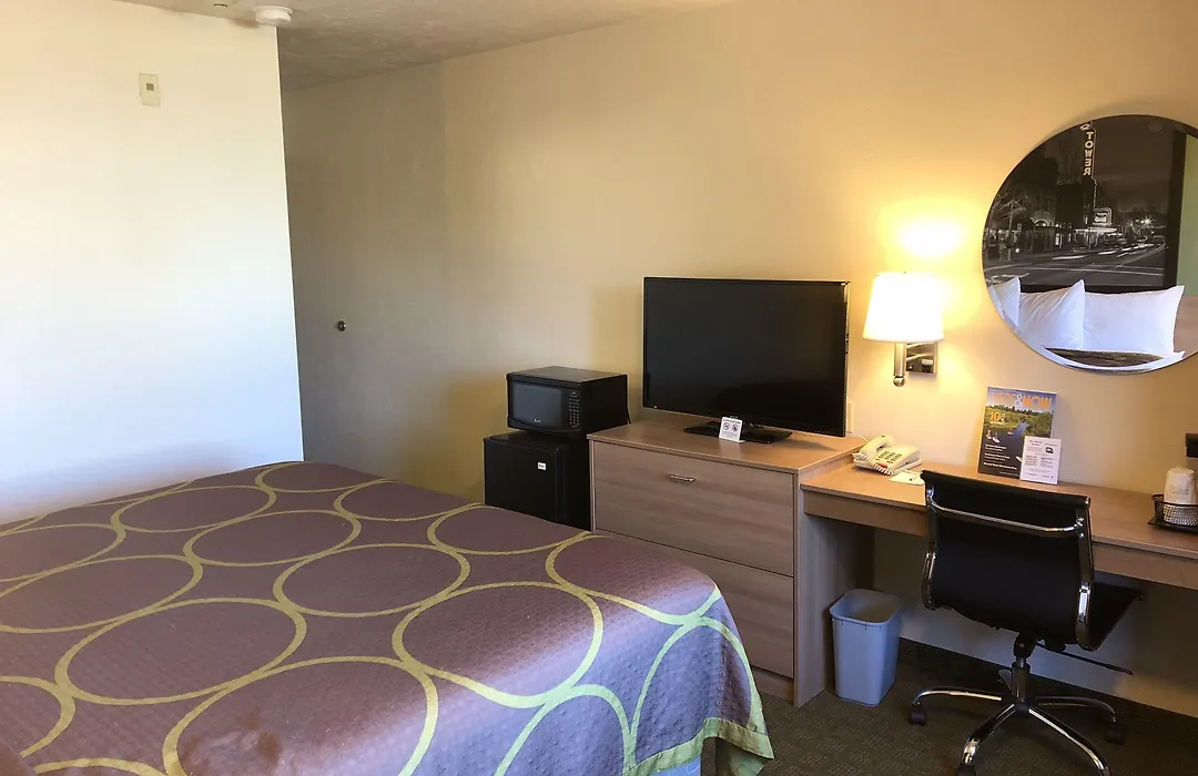 Super 8 By Wyndham Bend-1