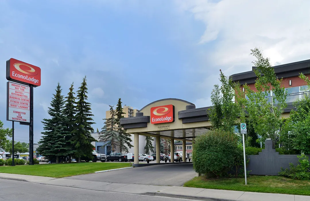 Super 8 By Wyndham Macleod Trail Calgary-1